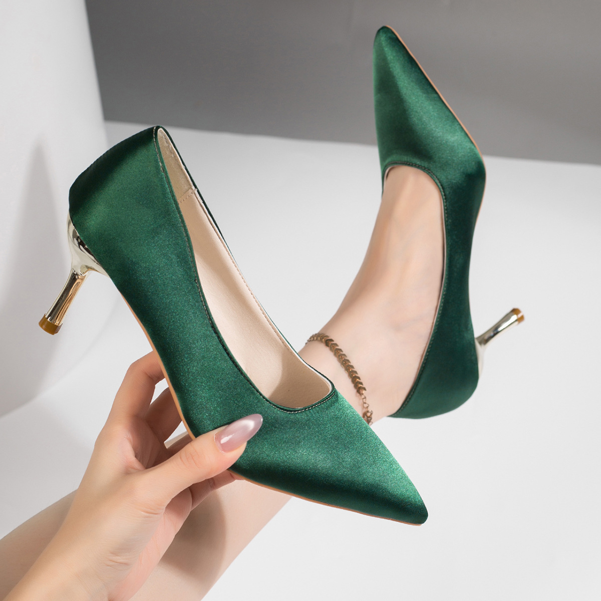 حذاء نسائي أنيق بكعب عالٍ مدبب - مراجعة Court Heel Pointed وسعره